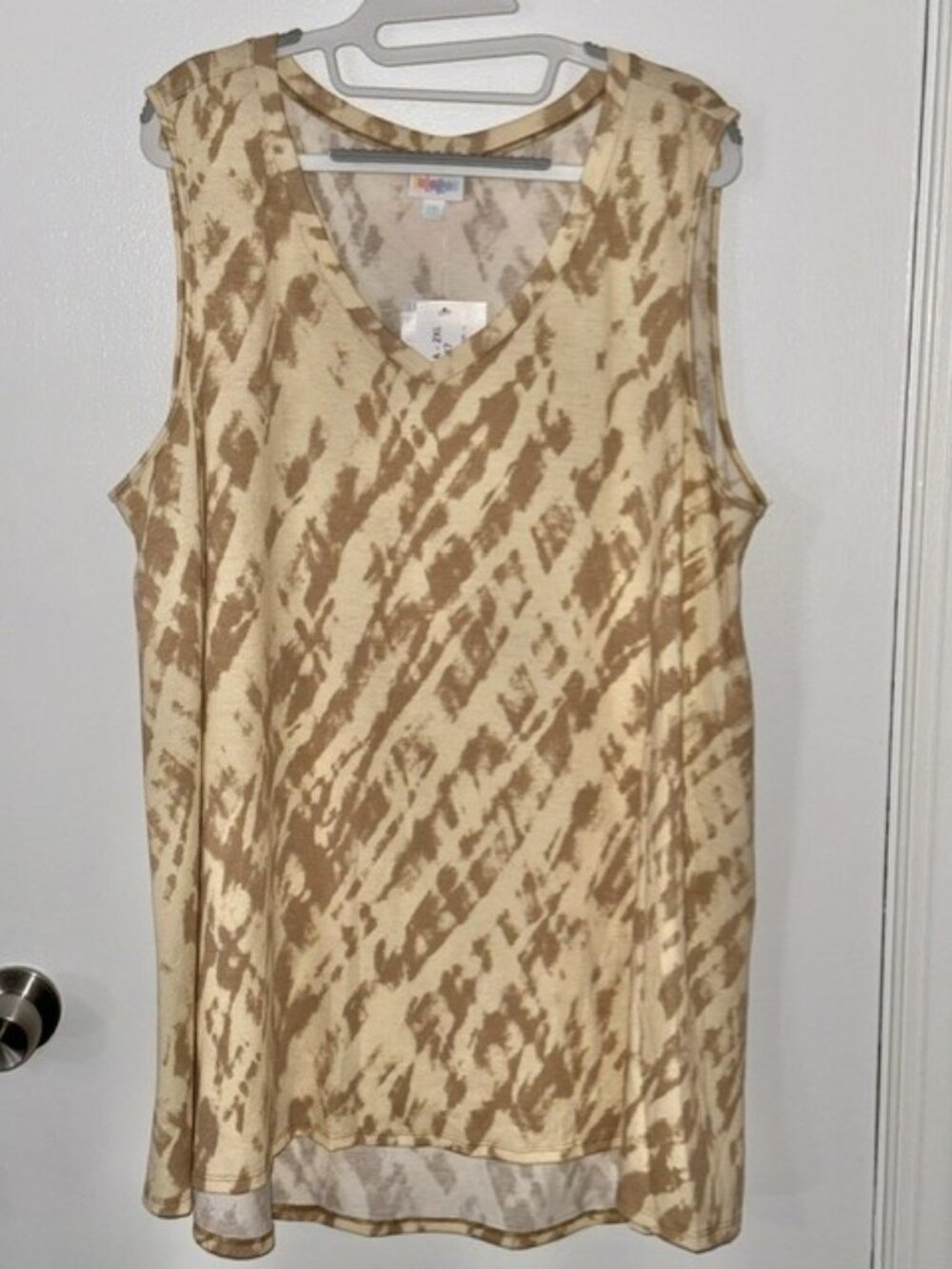 NWT LuLaRoe Kristina 2XL Sleeveless V-Neck Top Tan/Cream Tie-Dye